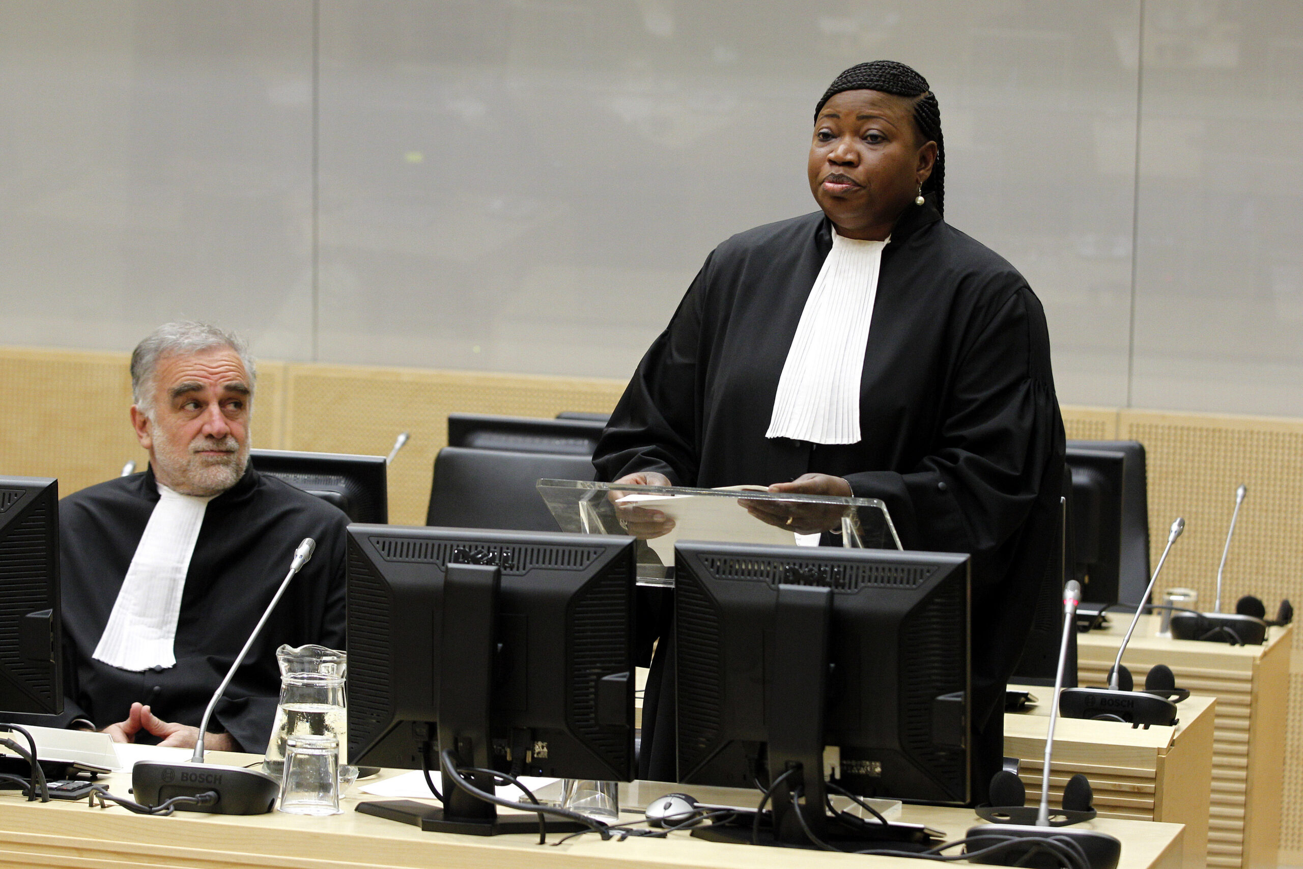 New international war crimes prosecutor sworn in