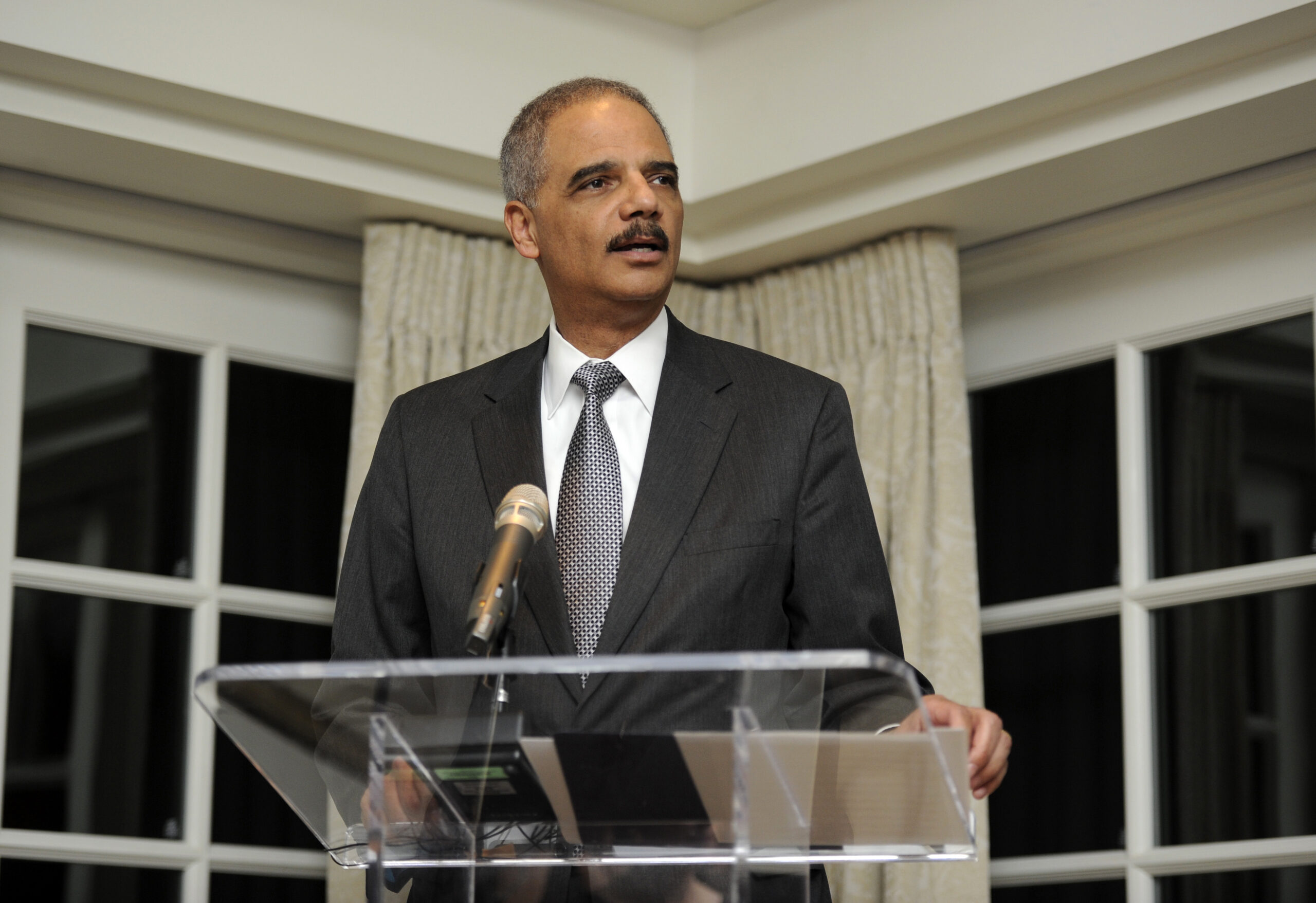 Eric Holder staffs up, ending Justice Department hiring freeze