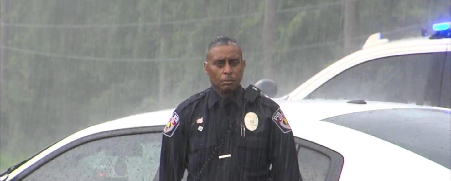 Alabama police officer endures rainstorm to honor fallen veteran