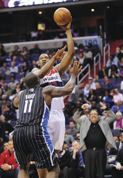 Wizards’ Seraphin looks like a star with Magic’s Howard out
