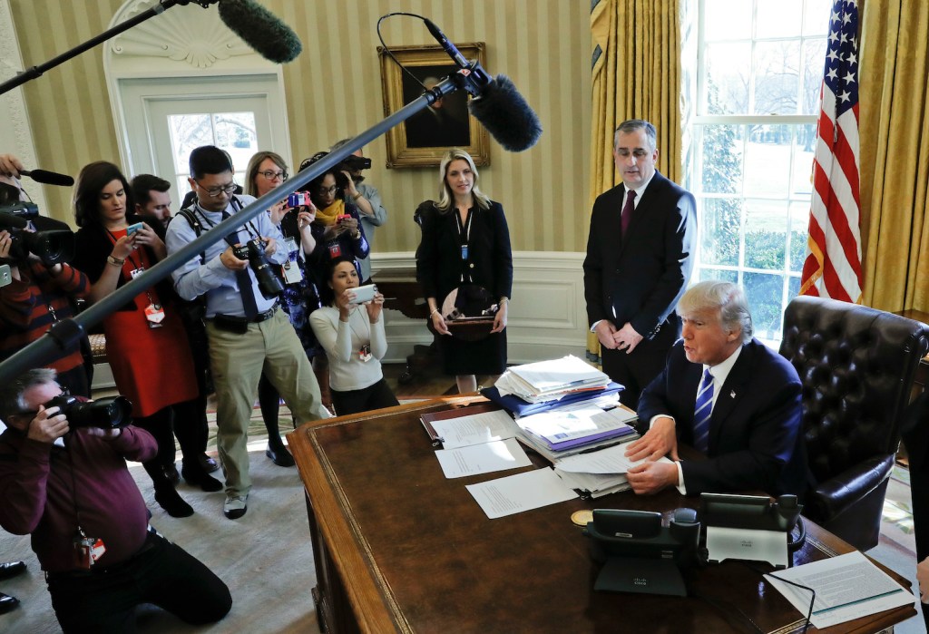 Poll: More have confidence in Trump than media