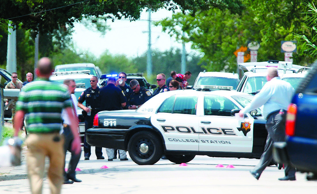 Officer, gunman among 3 killed in Texas shootings