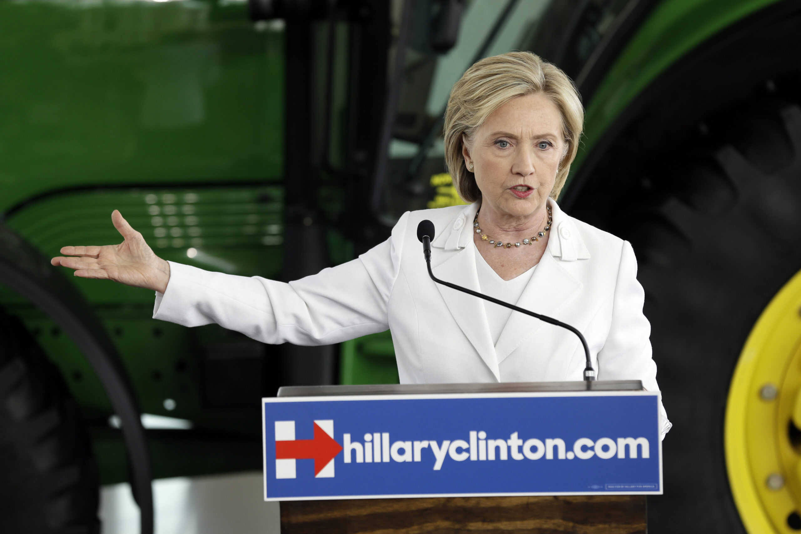 Hillary renews gun control push following journalist murders