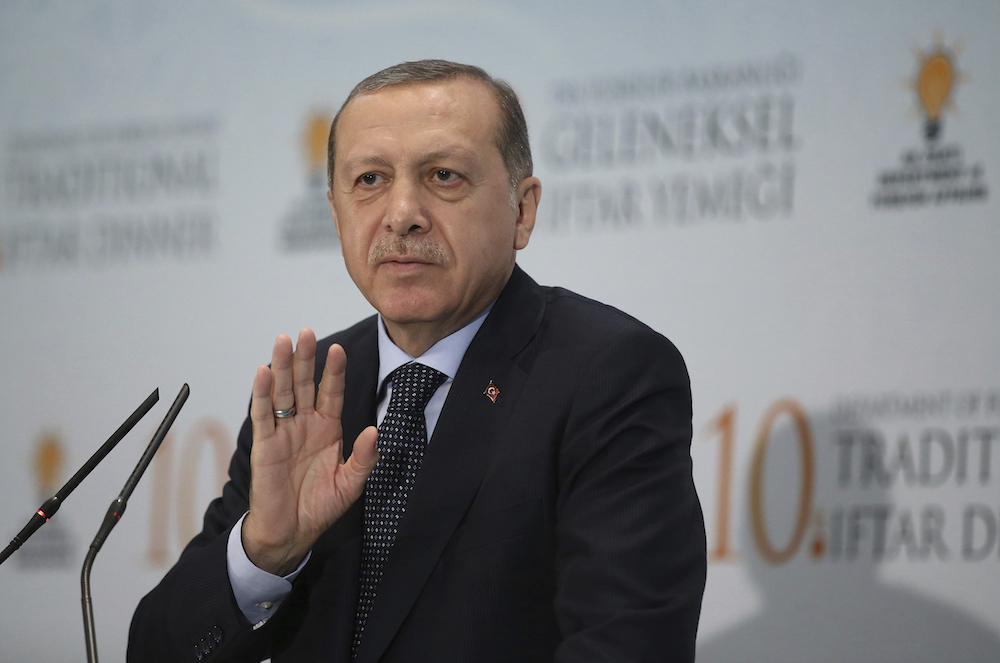 Turkey Approves Deploying Troops to Qatar