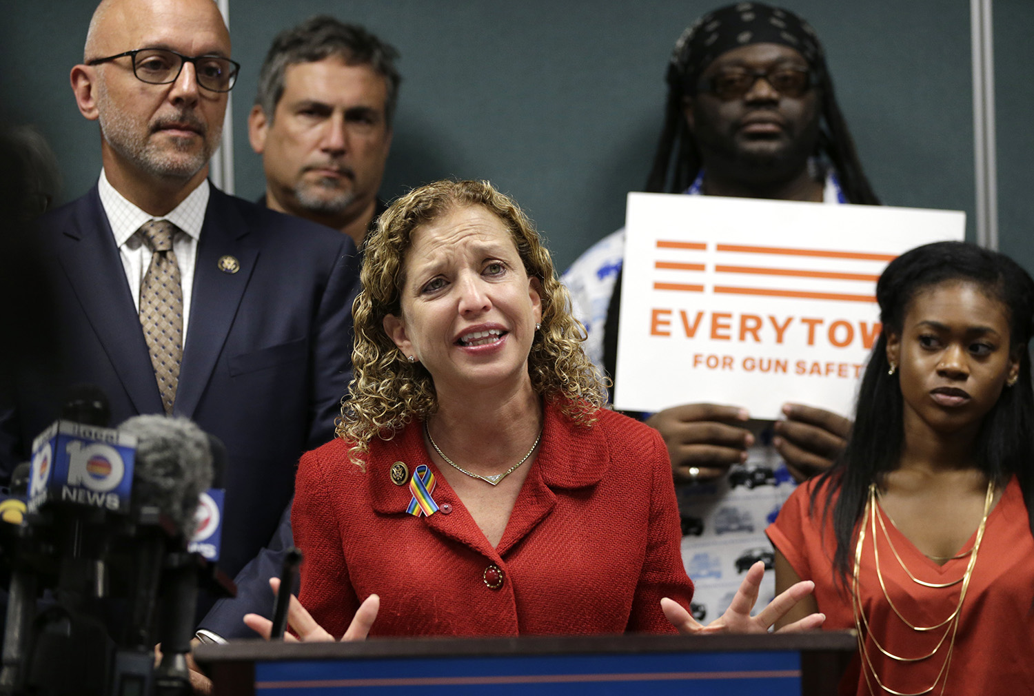 DNC chair: Trump campaign should be held ‘accountable’ for Melania’s speech