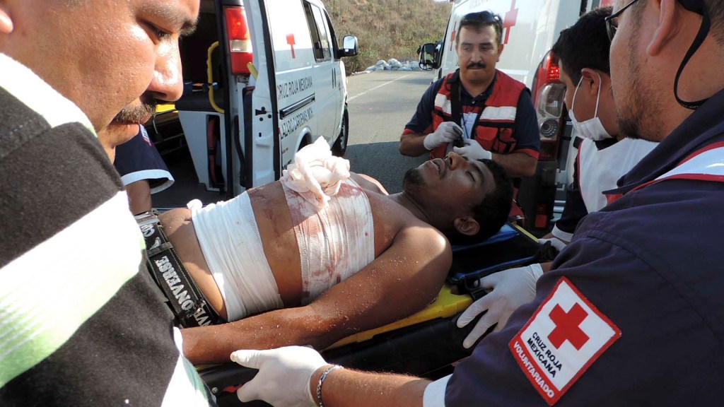 Mexican vigilantes kill 5, demobilization begins