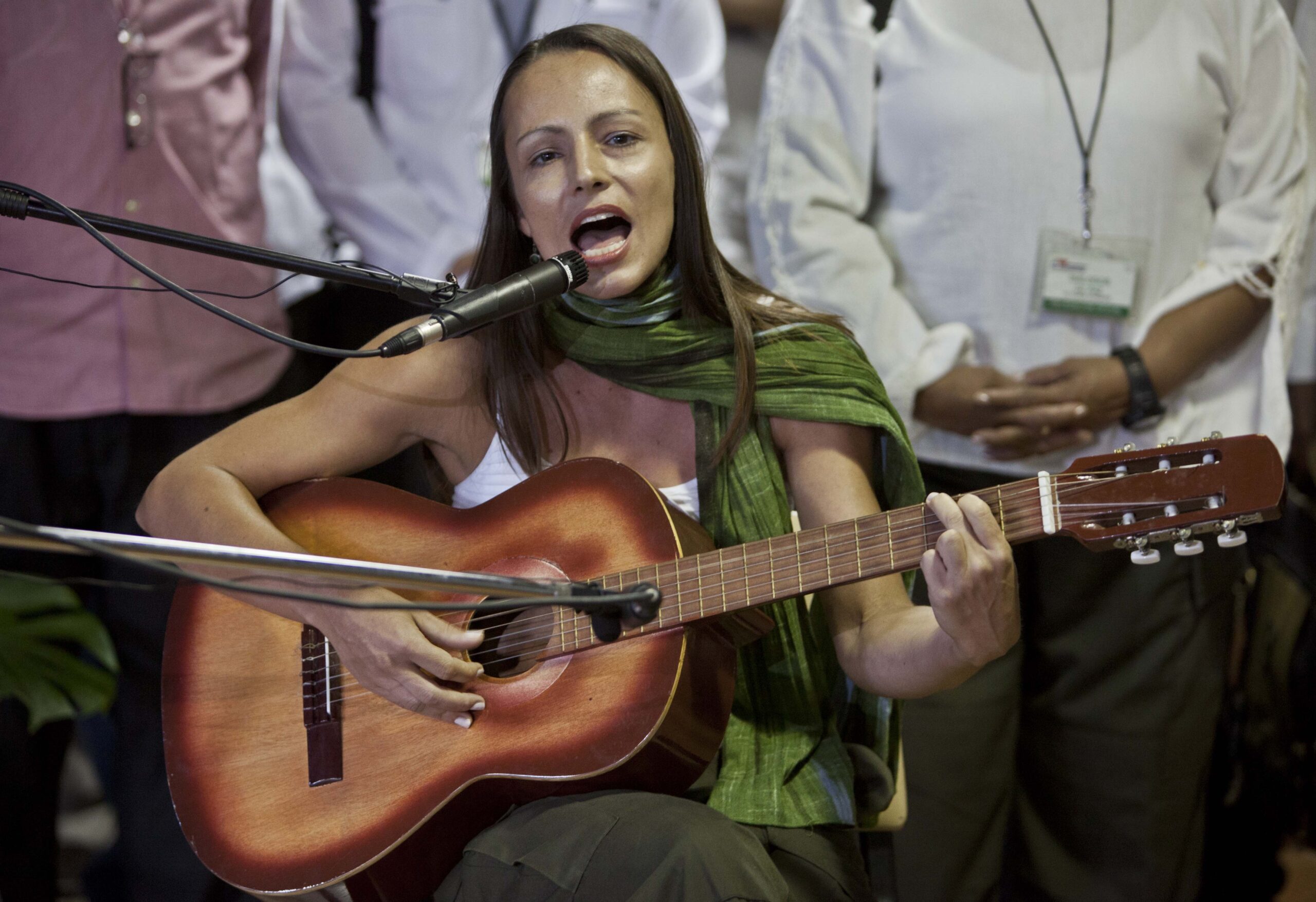 Rapping rebels promote Colombia peace talks