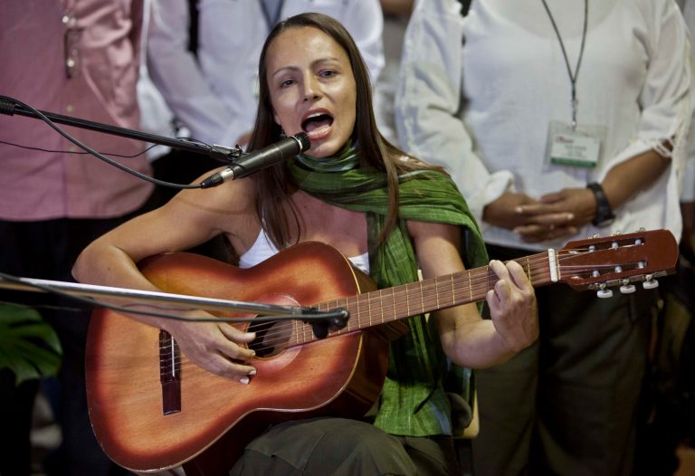 Rapping rebels promote Colombia peace talks