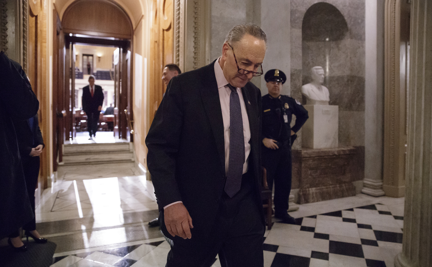 Gorsuch to meet Schumer Tuesday at high noon