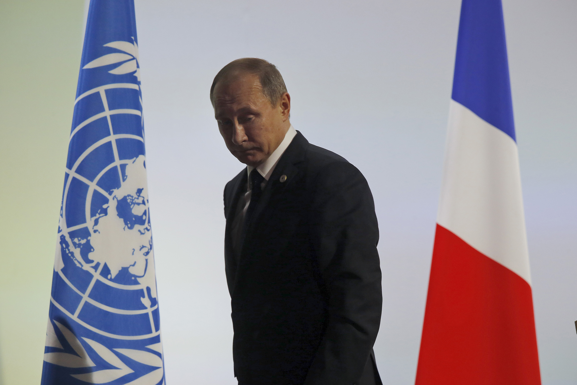 White House shrugs at Putin’s Panama Papers charge