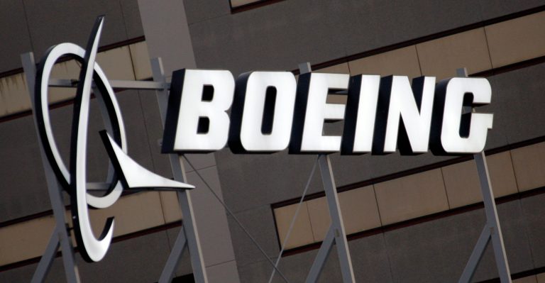 Three Illinois Republicans are urging Boeing not to sell airplanes to Iran. (AP Photo/Reed Saxon)