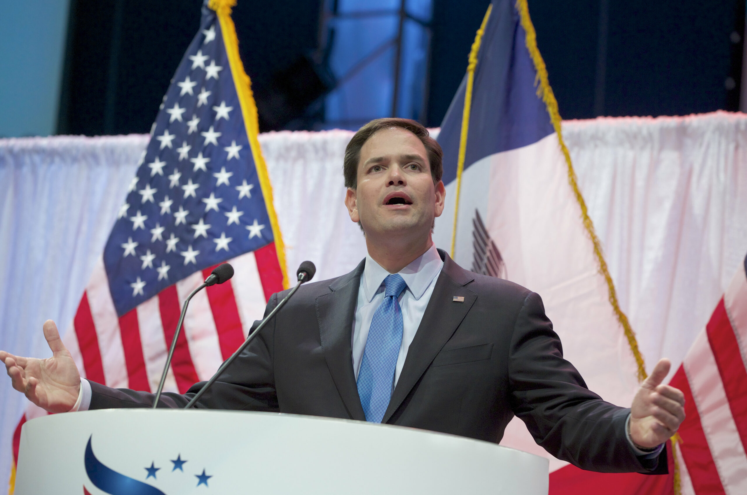 Rubio talks up immigrant family history with Iowans