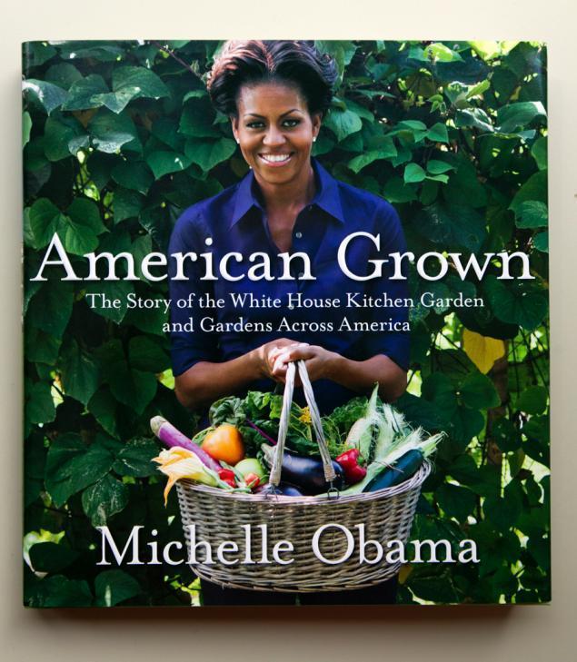 Michelle O pitches her book as Mother’s Day present