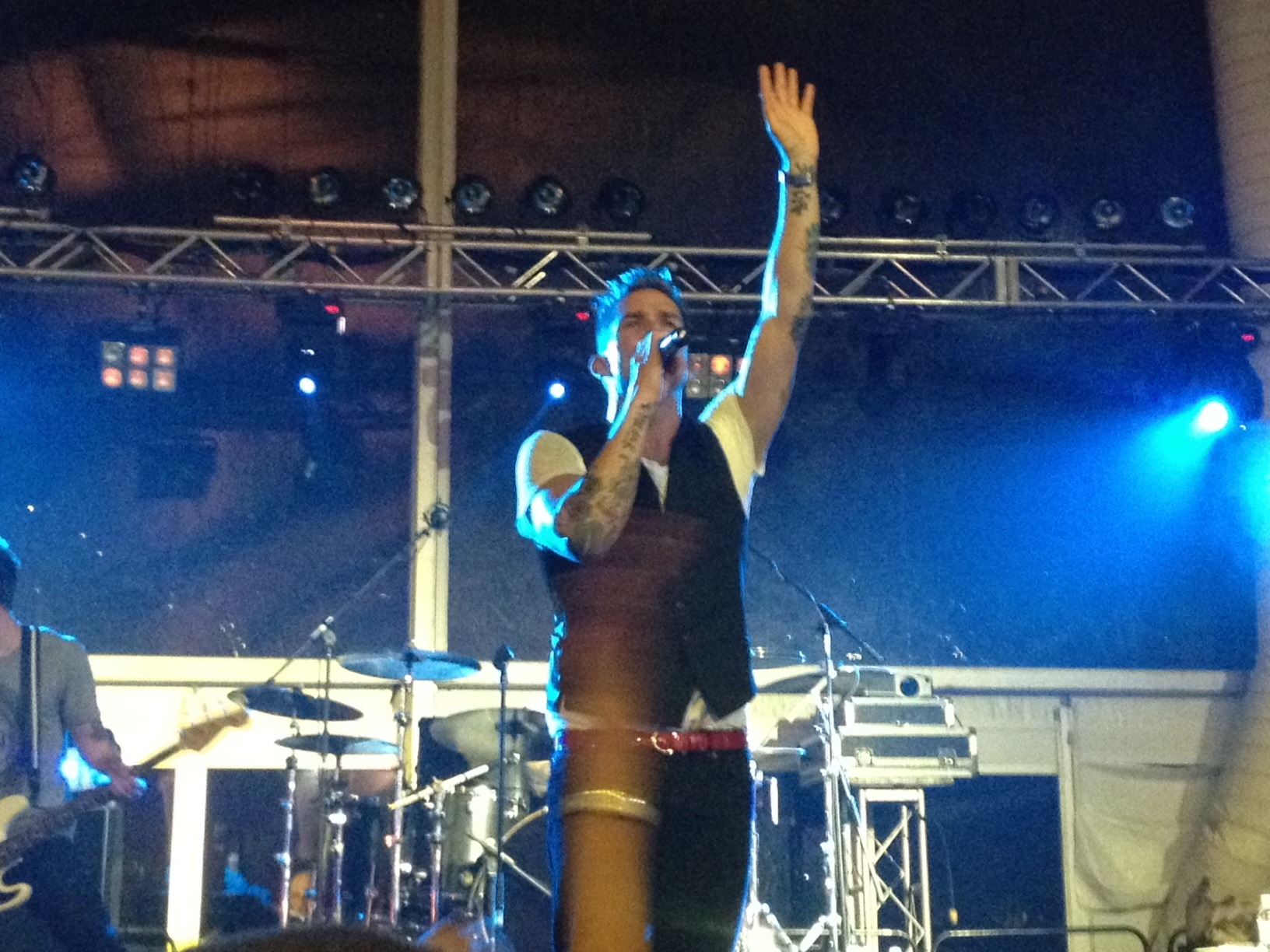 Camp Freddy concert attracts Juliette Lewis, Mark McGrath and…Chris Dodd