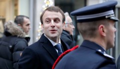 French President Emmanuel Macron goes for surprise DC walk, Secret Service expertly protect him