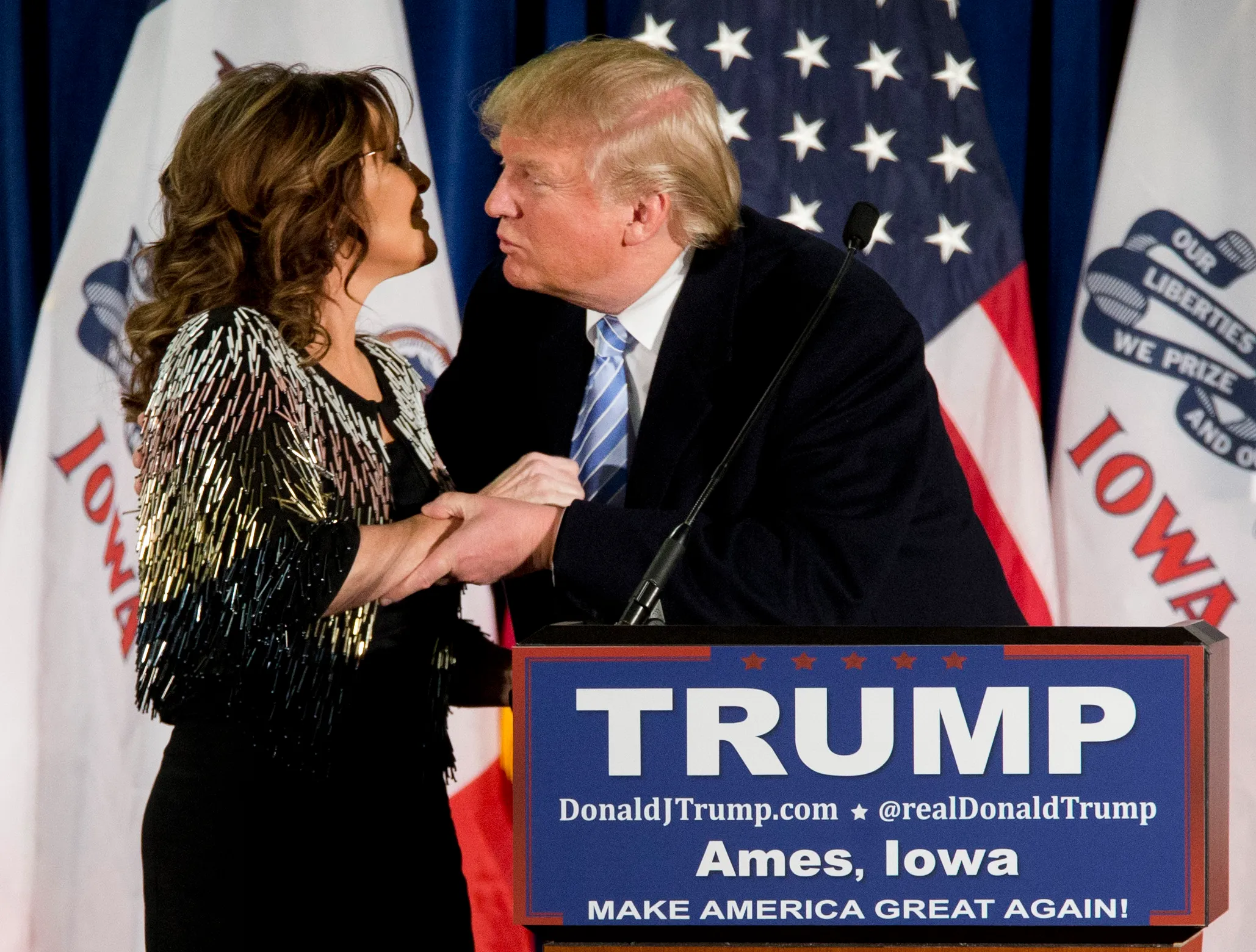 Media scooped on Palin’s endorsement of Trump by a chat room
