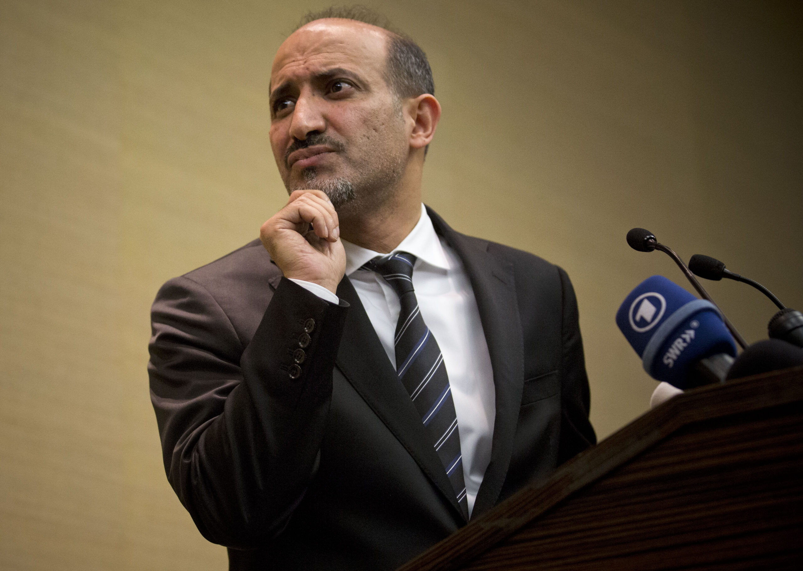Syrian peace talks yield hard stances, slight hope