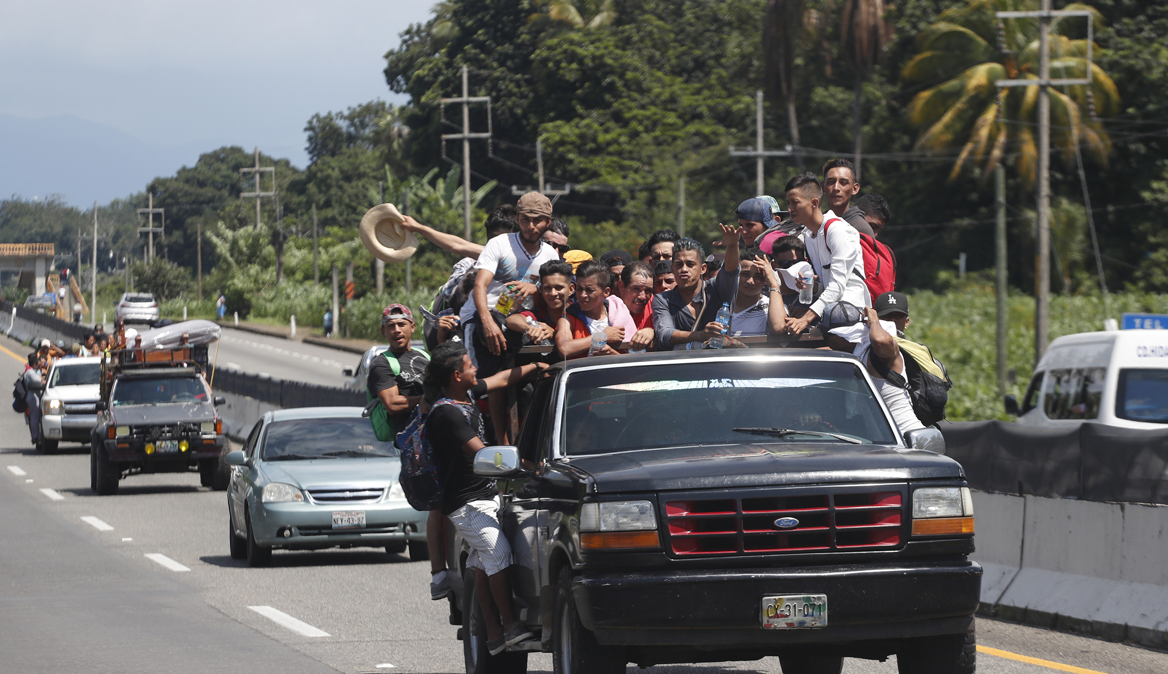 Former ICE director suggests Mexico ‘unwilling’ to stop caravan