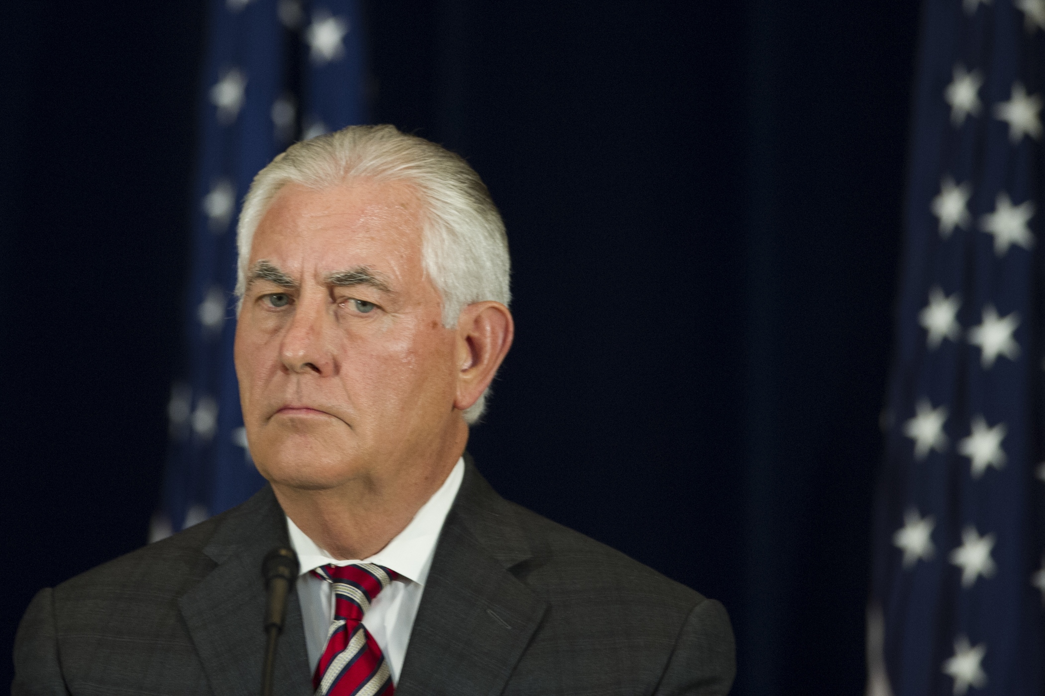 Rex Tillerson urges calm in Qatar dispute with Arab states