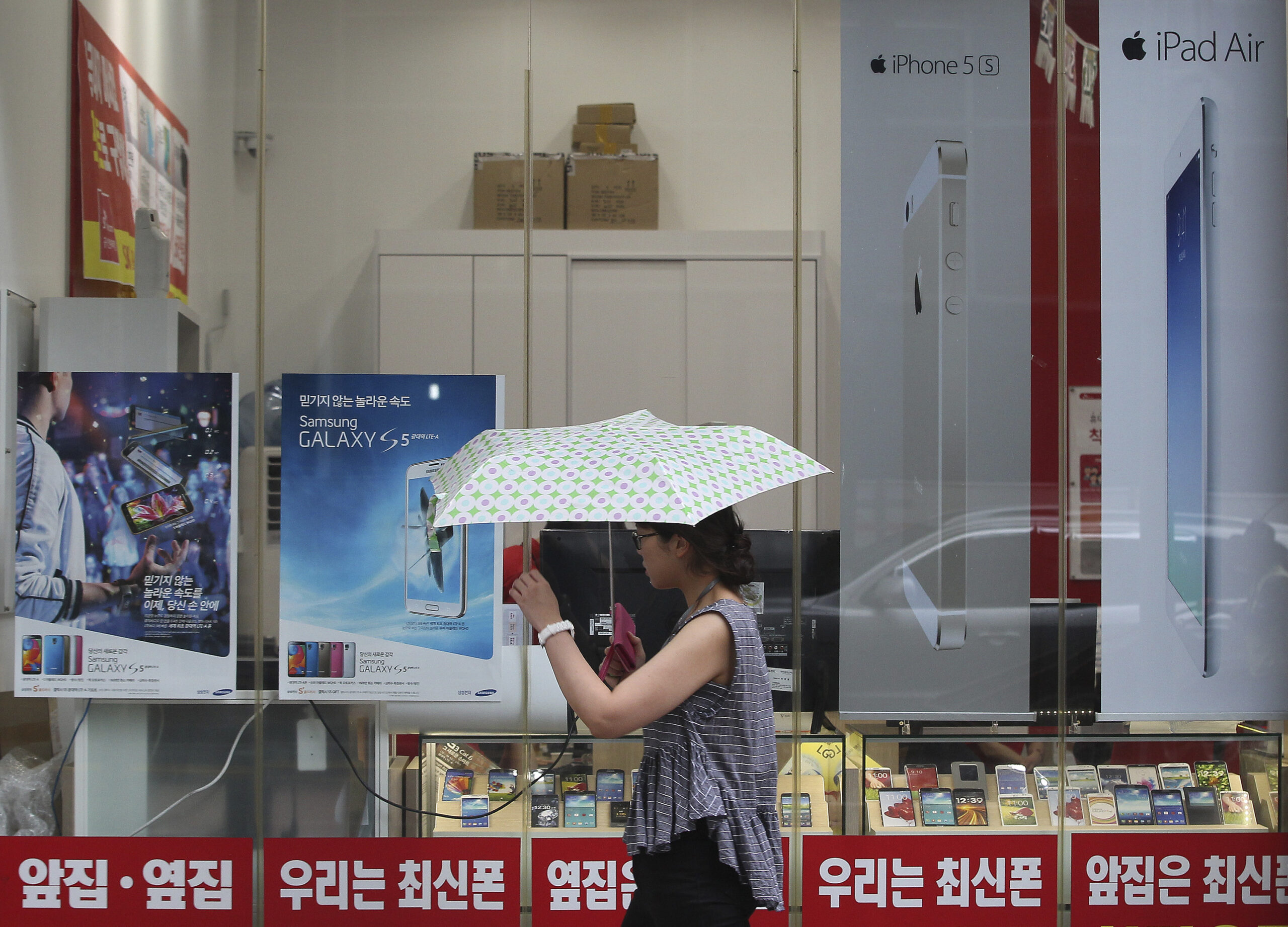 Samsung, Apple agree to drop lawsuits outside US