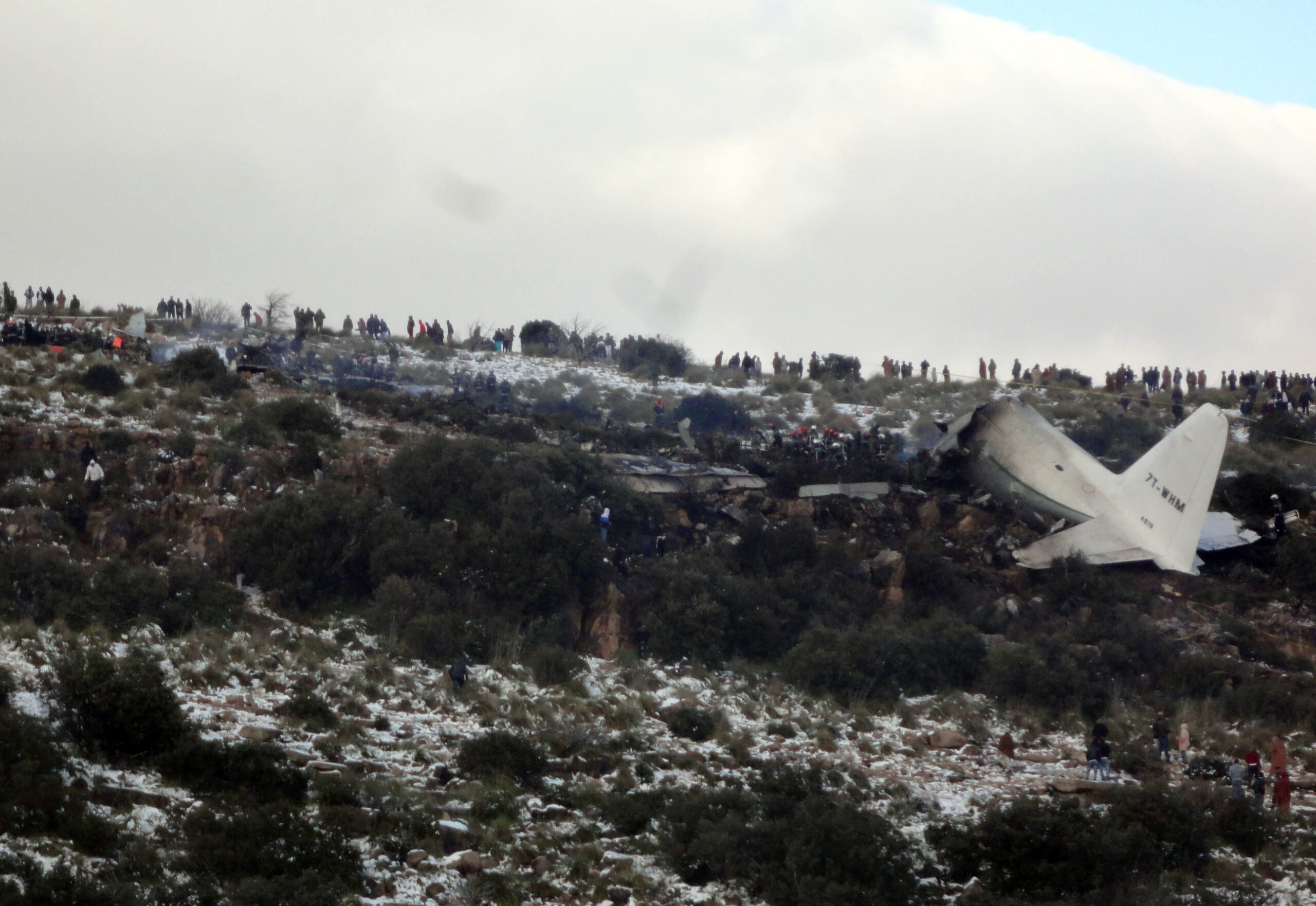 Algeria: Plane crash kills 77 but 1 man survives