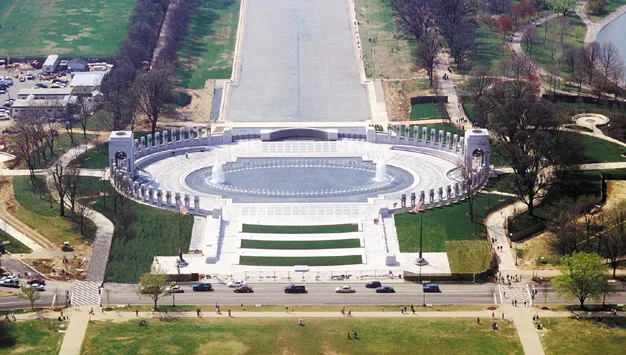Congressman distracts police as veterans overturn barriers to visit closed World War II memorial