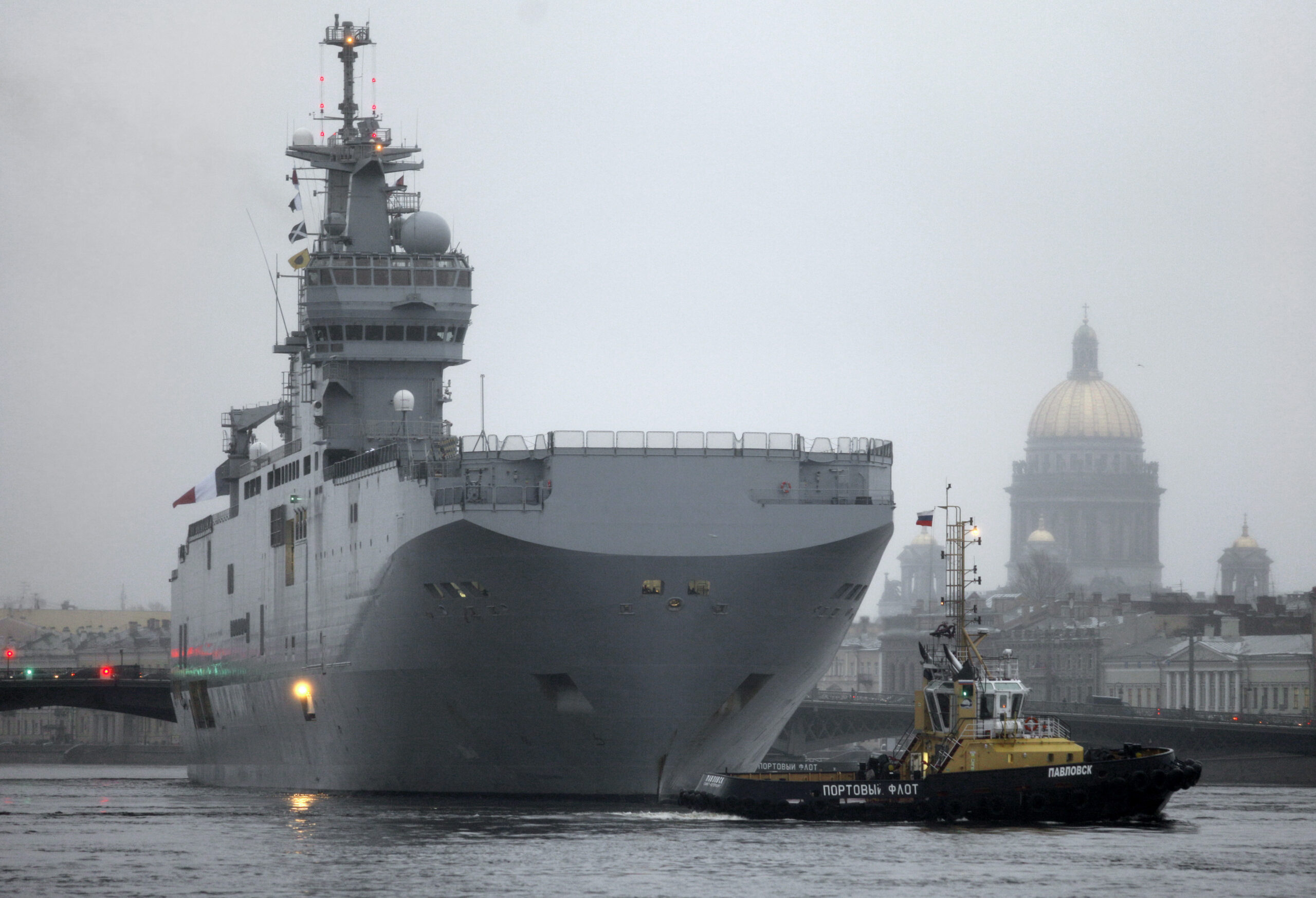 White House sidesteps question about French-Russian warship deal