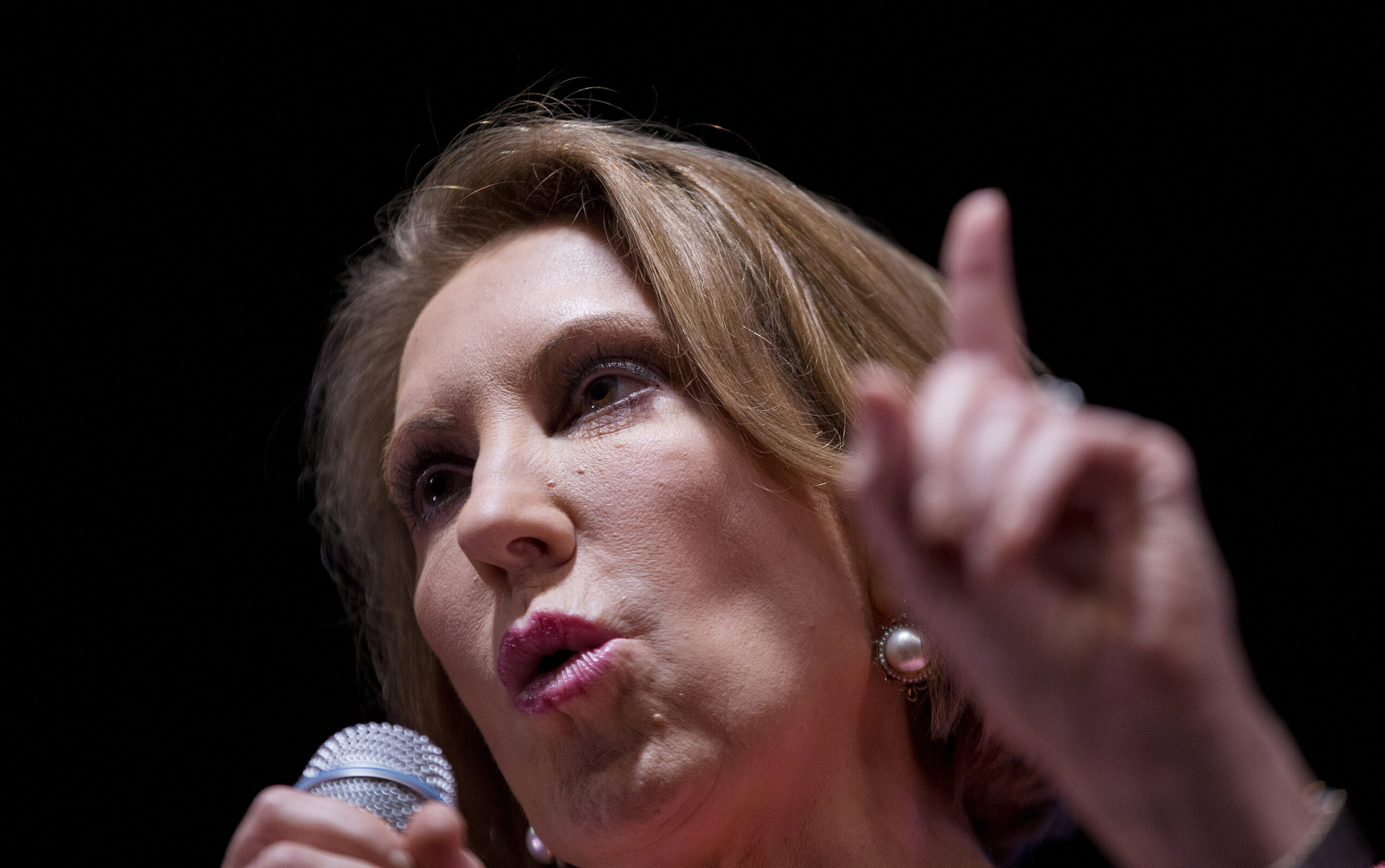 Fiorina willing to shut down government to defund Planned Parenthood