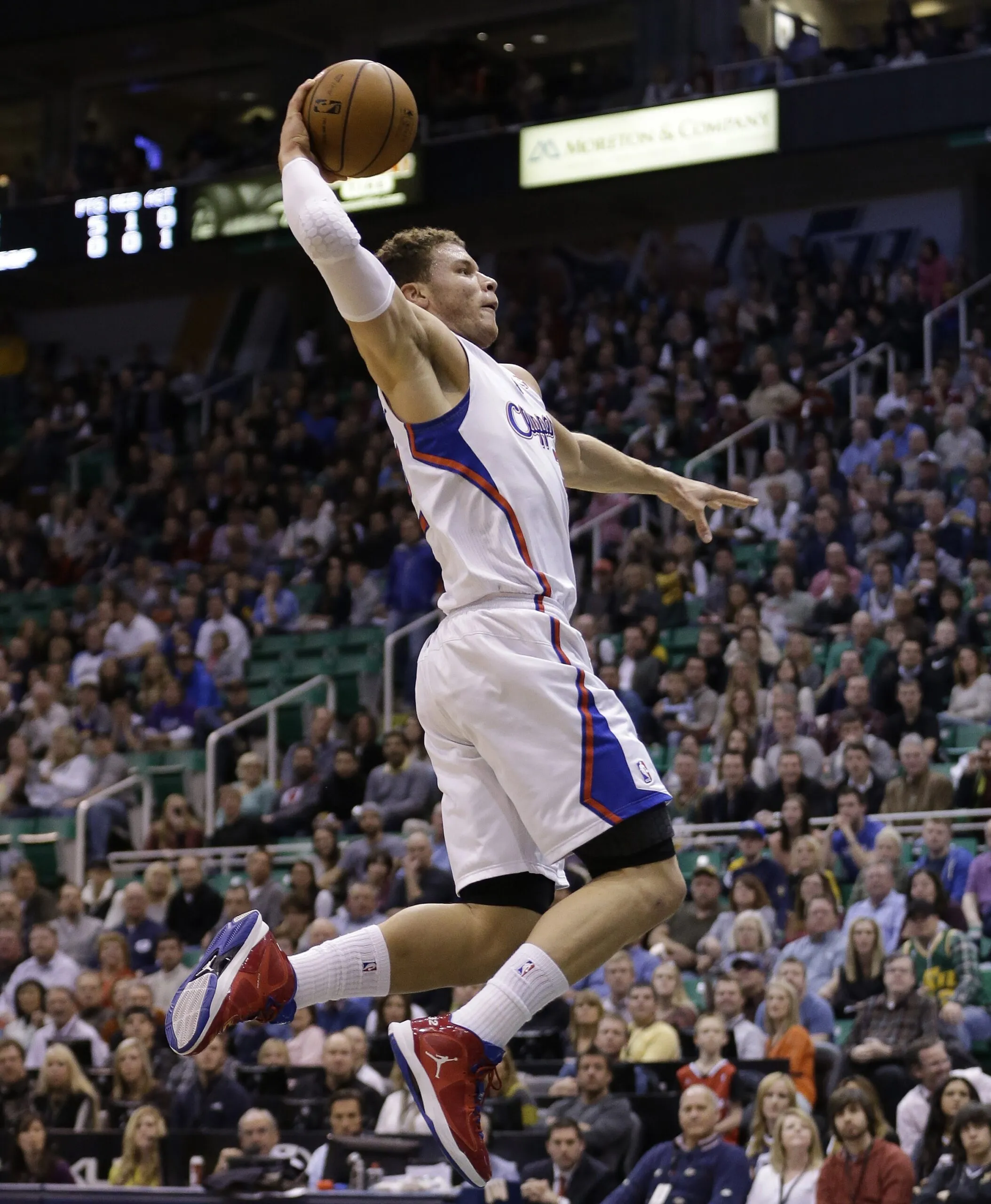 Clippers beat Jazz 116-114 for 16th straight win