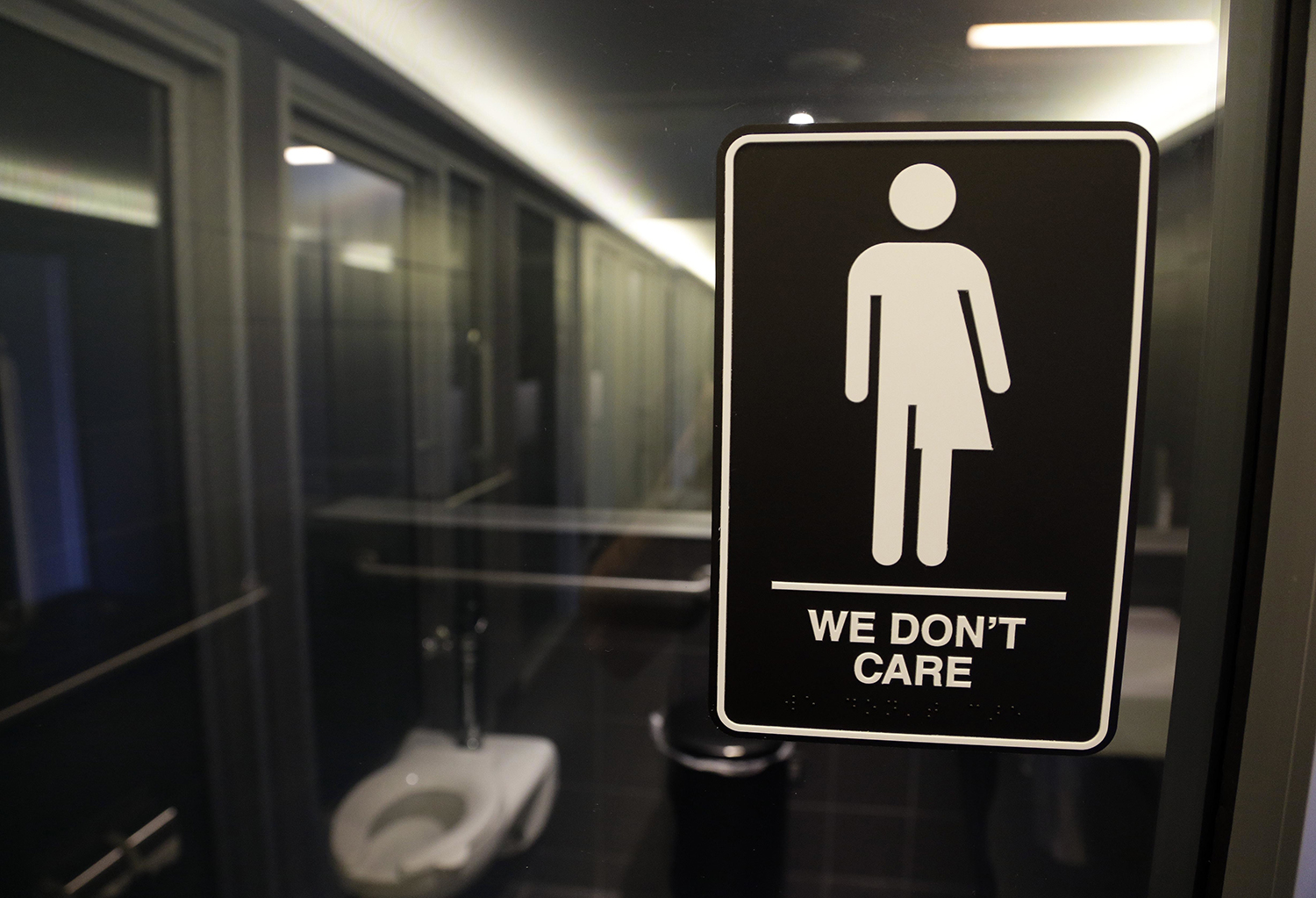 Trump leaves the school bathroom