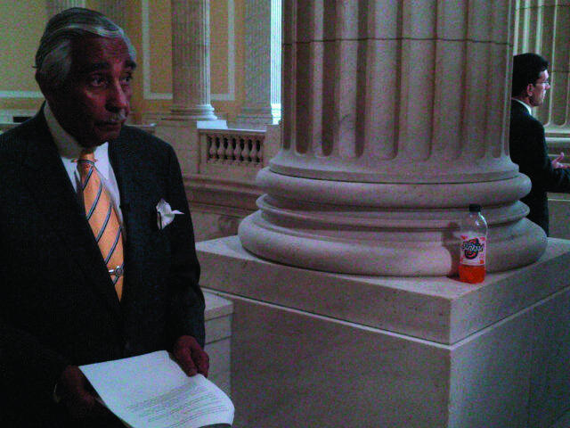Rangel's tweeted picture shows House Majority Leader Eric Cantor to the right.