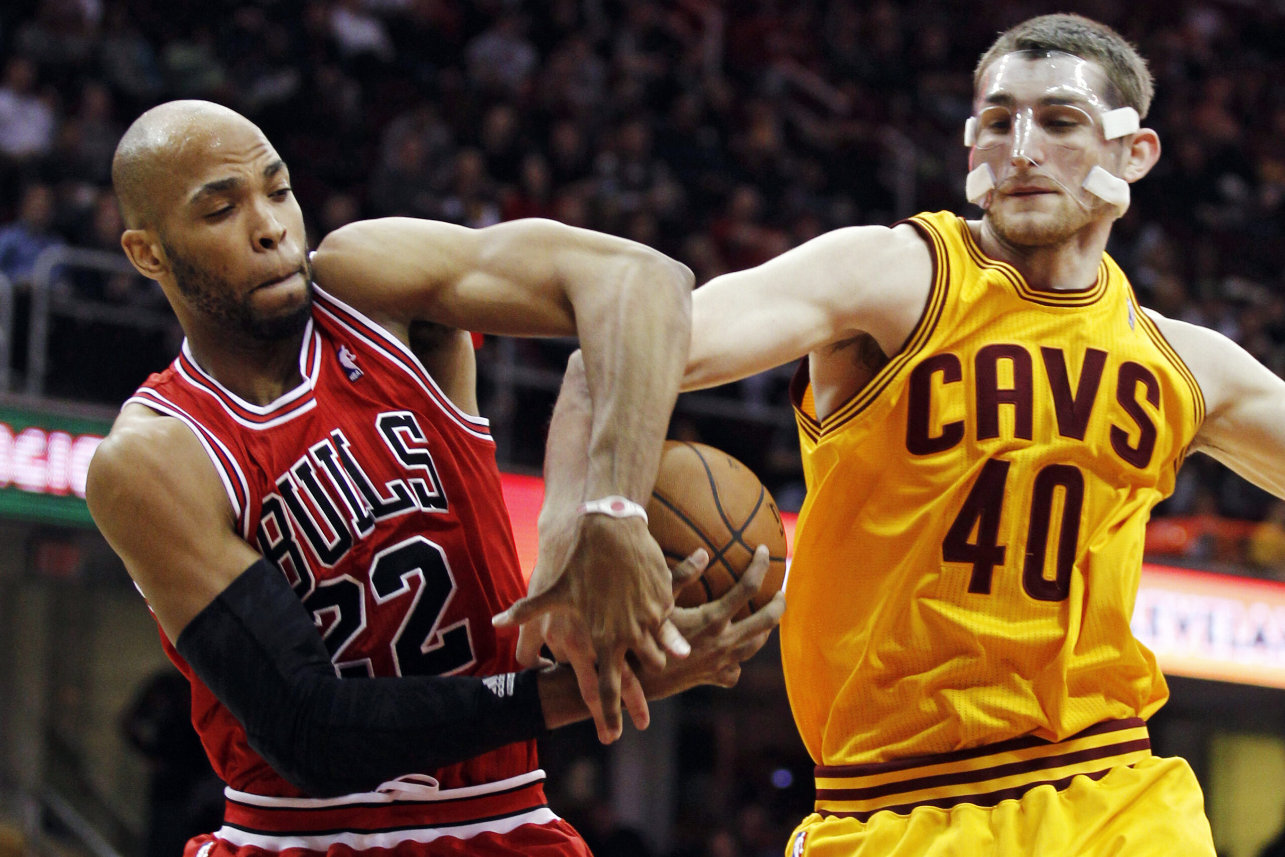 Belinelli, Deng lead Bulls over Cavaliers 95-85