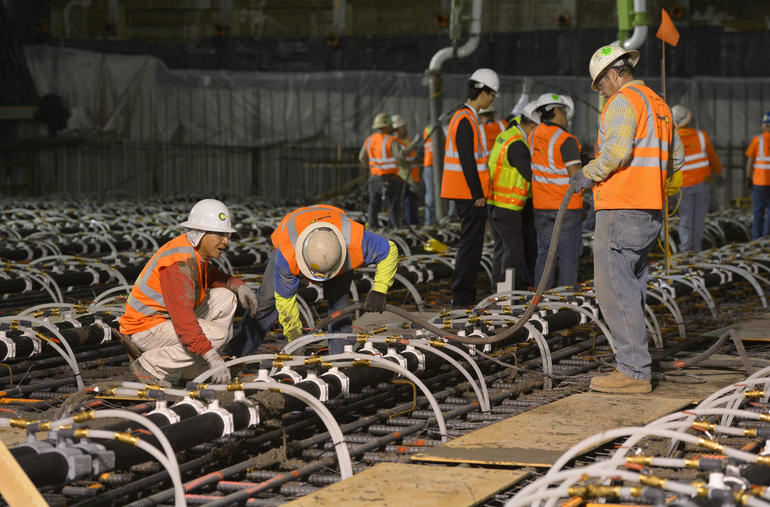 LA workers break record for largest concrete pour