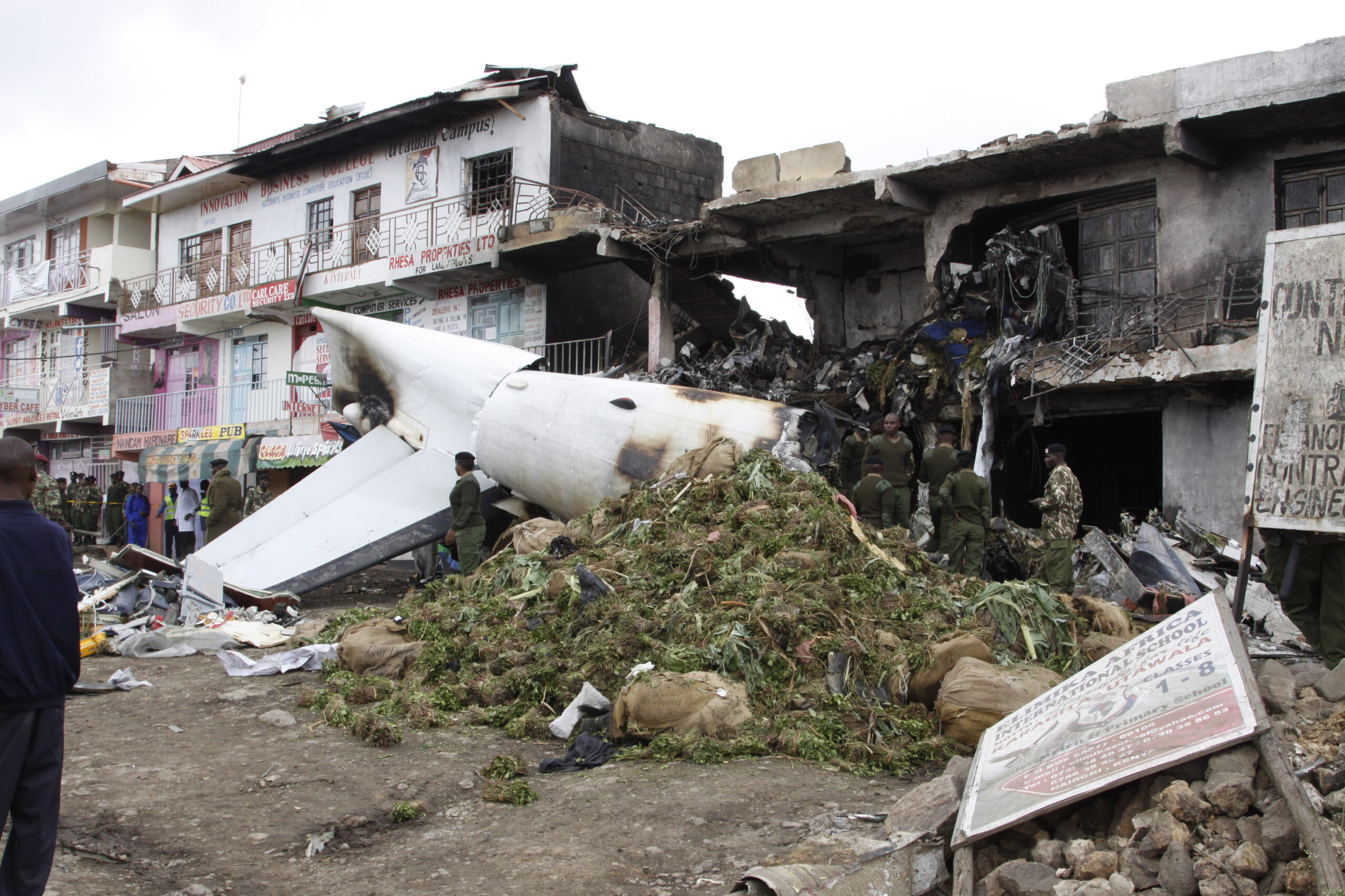 4 dead after cargo plane crashes in Kenya capital