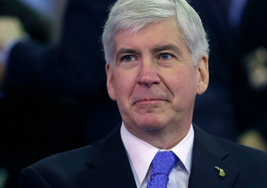 Michigan governor trolls Clinton, Sanders debate