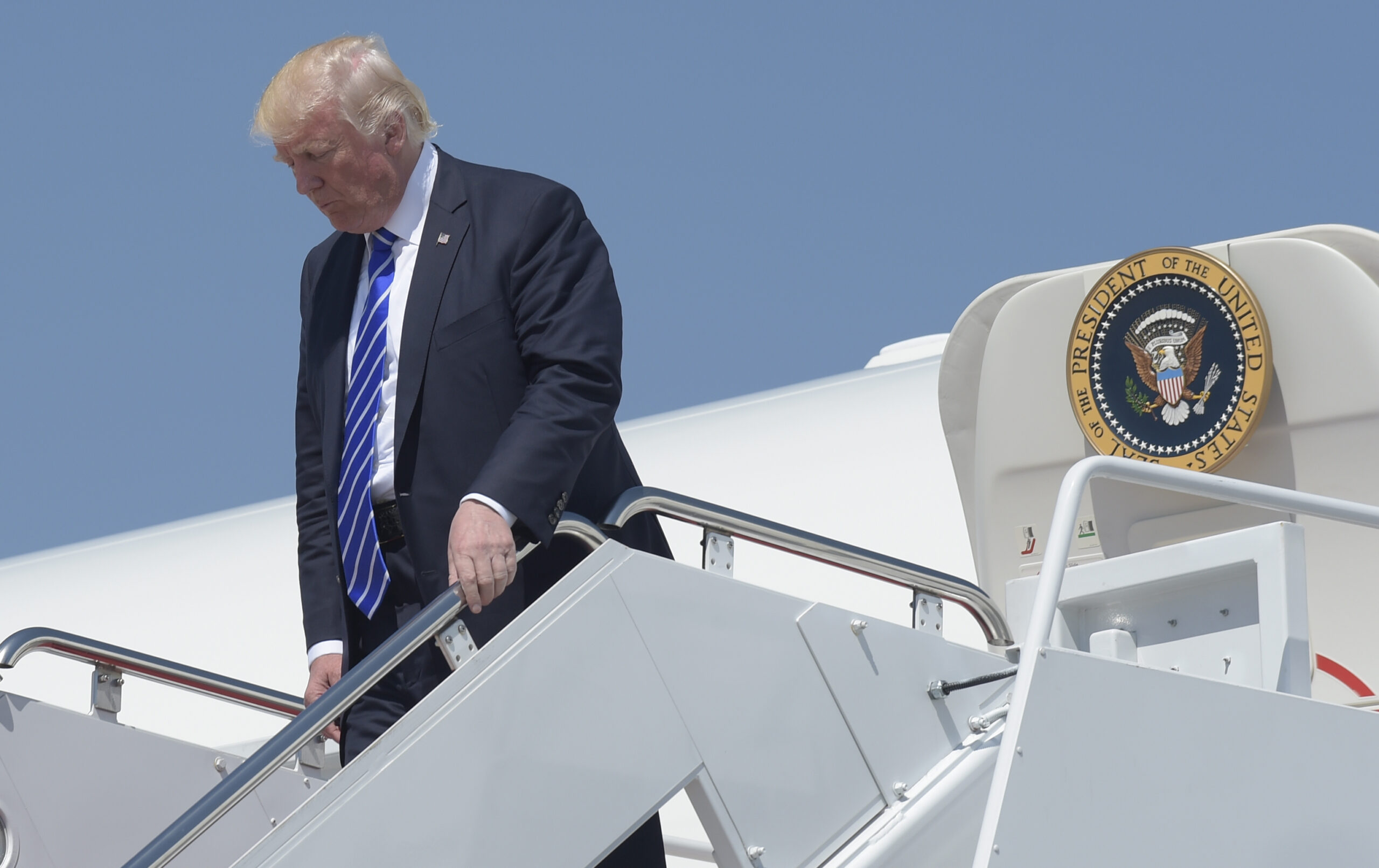 Vulnerable House Republicans losing patience with Trump