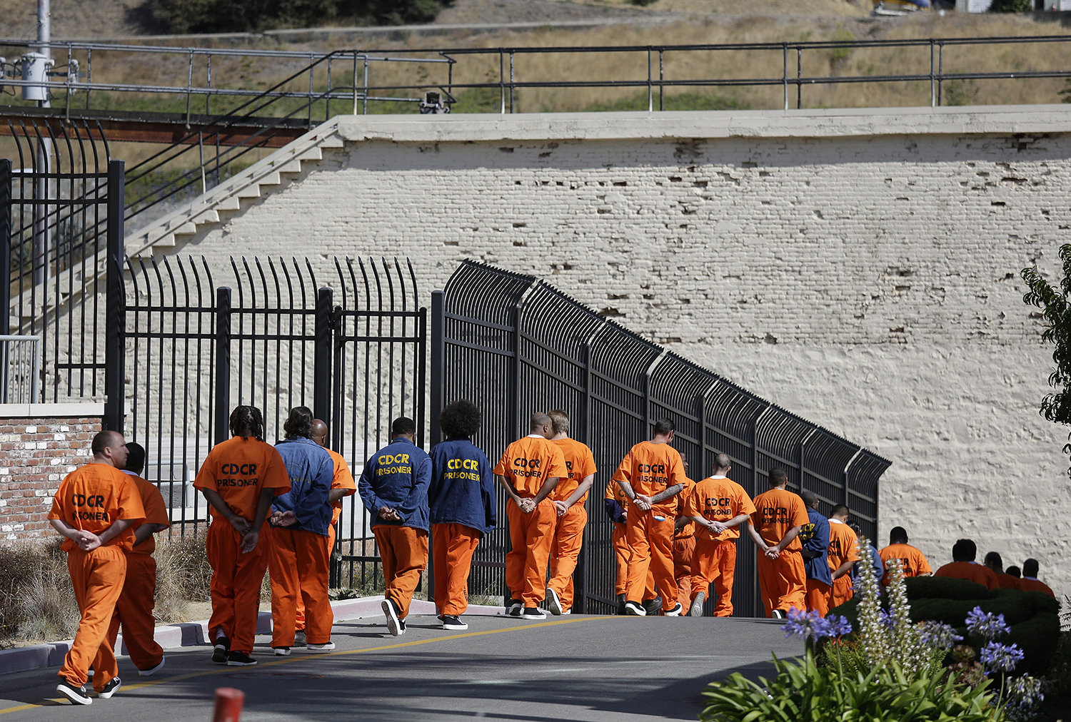 Report: US incarcerated population at lowest level since 2002