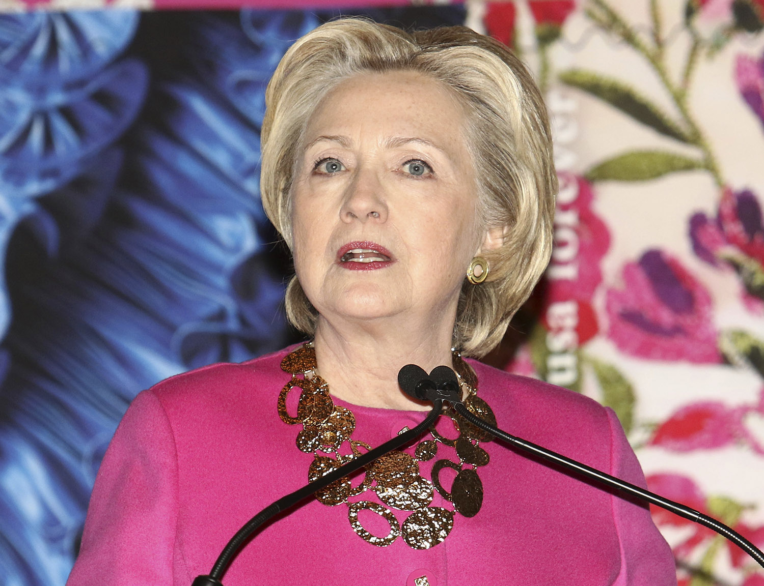 Clinton calls on Trump to speak out against anti-Semitism