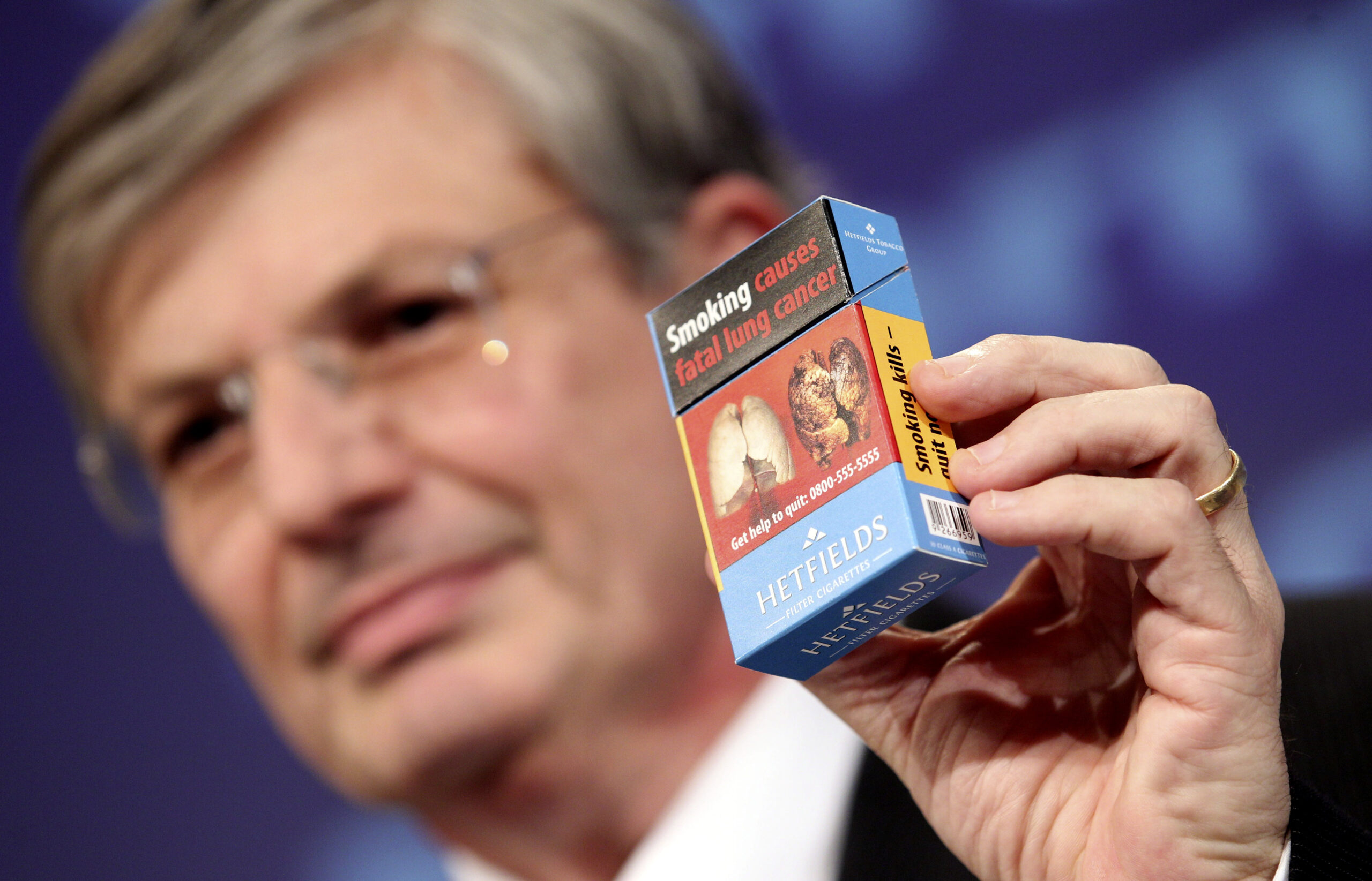 EU seeks move toward tougher smoking laws