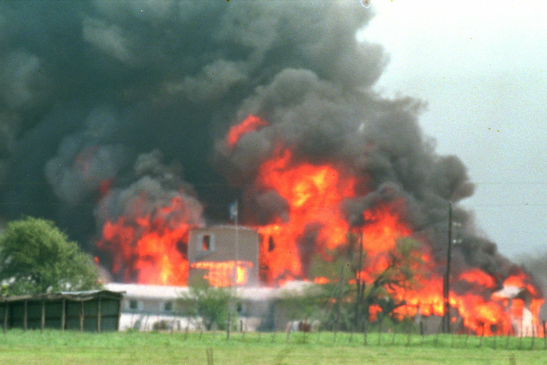 Report: Military a reluctant participant in Branch Davidian siege