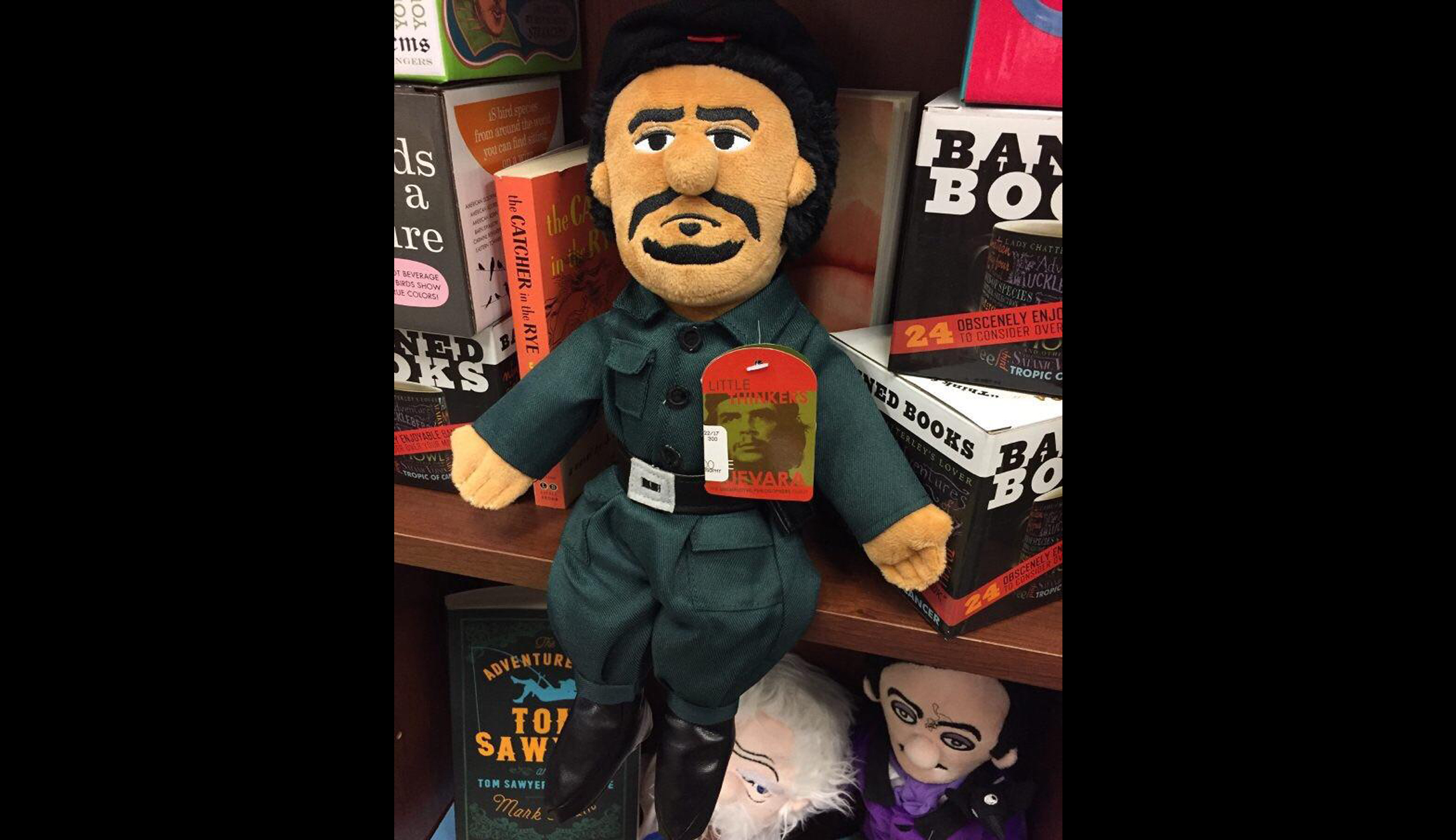 Campus bookstore sells Che Guevara dolls