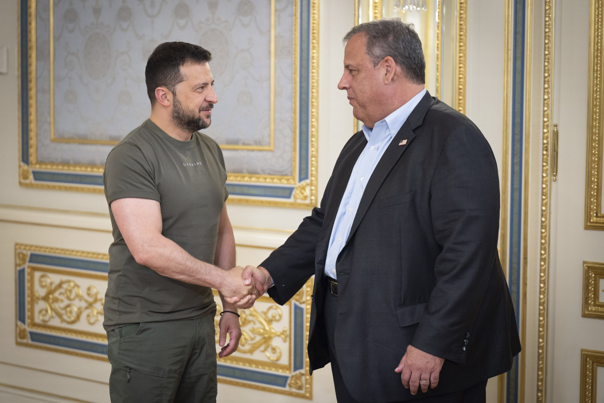 Chris Christie becomes second GOP presidential candidate to make surprise trip to Ukraine