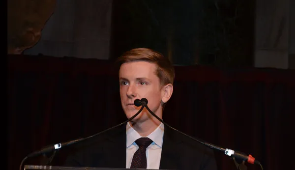 Facebook co-founder urges government to break up social media giant