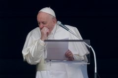 Pope enacts laws allowing women larger roles at Mass