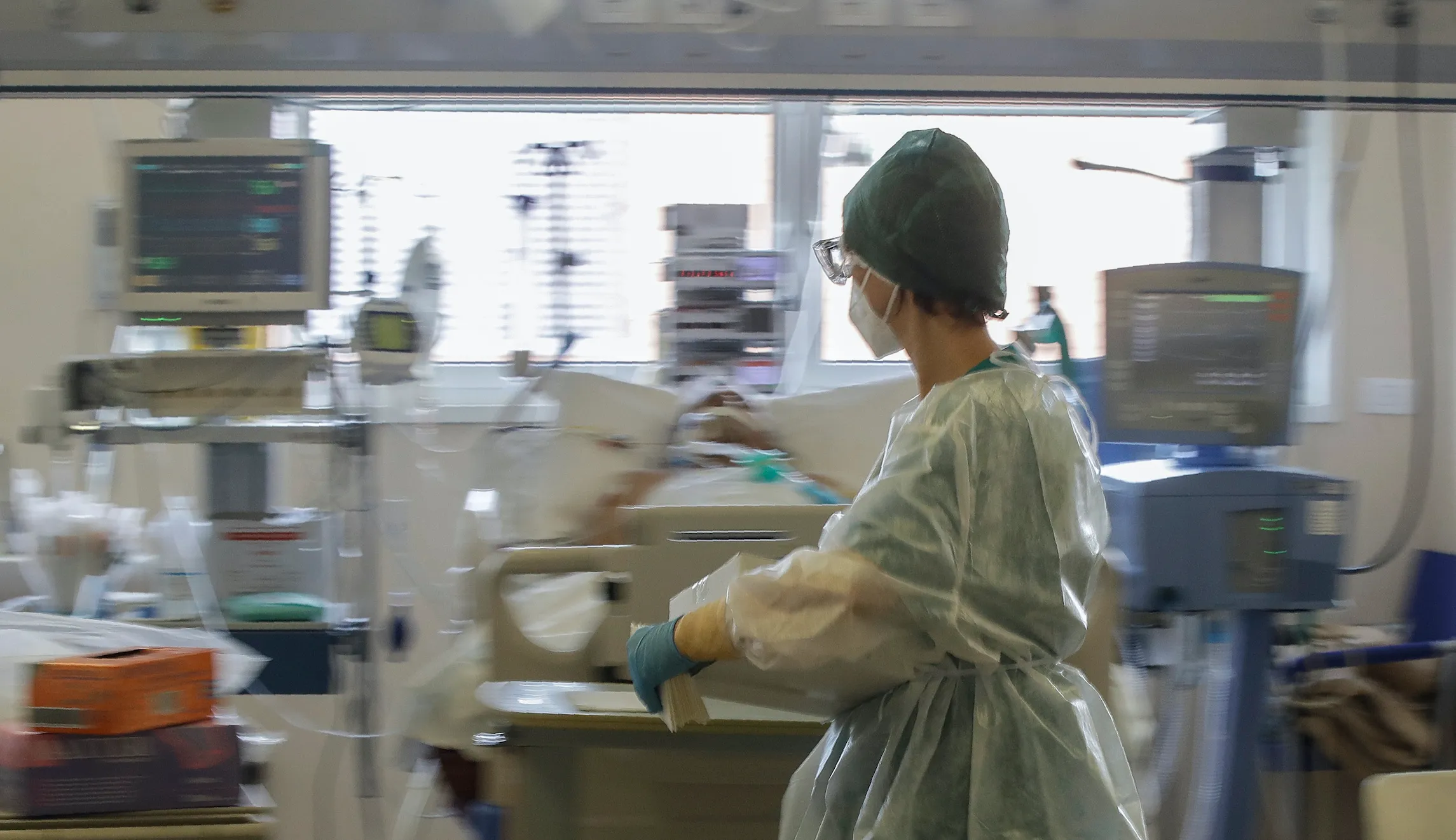 COVID-19 surge accelerates with record 126,000 new cases Friday