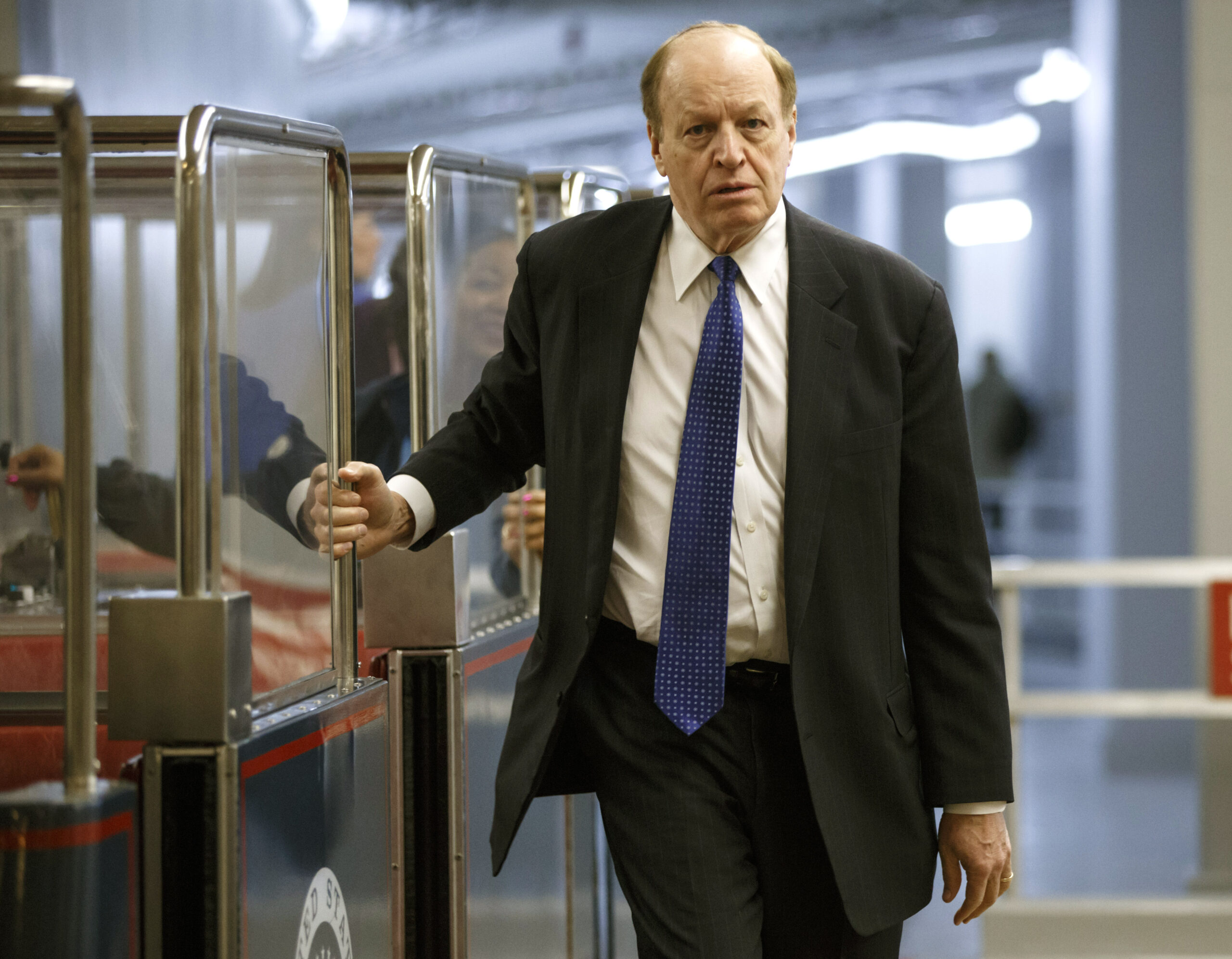 Should fewer banks be ‘too big to fail’?