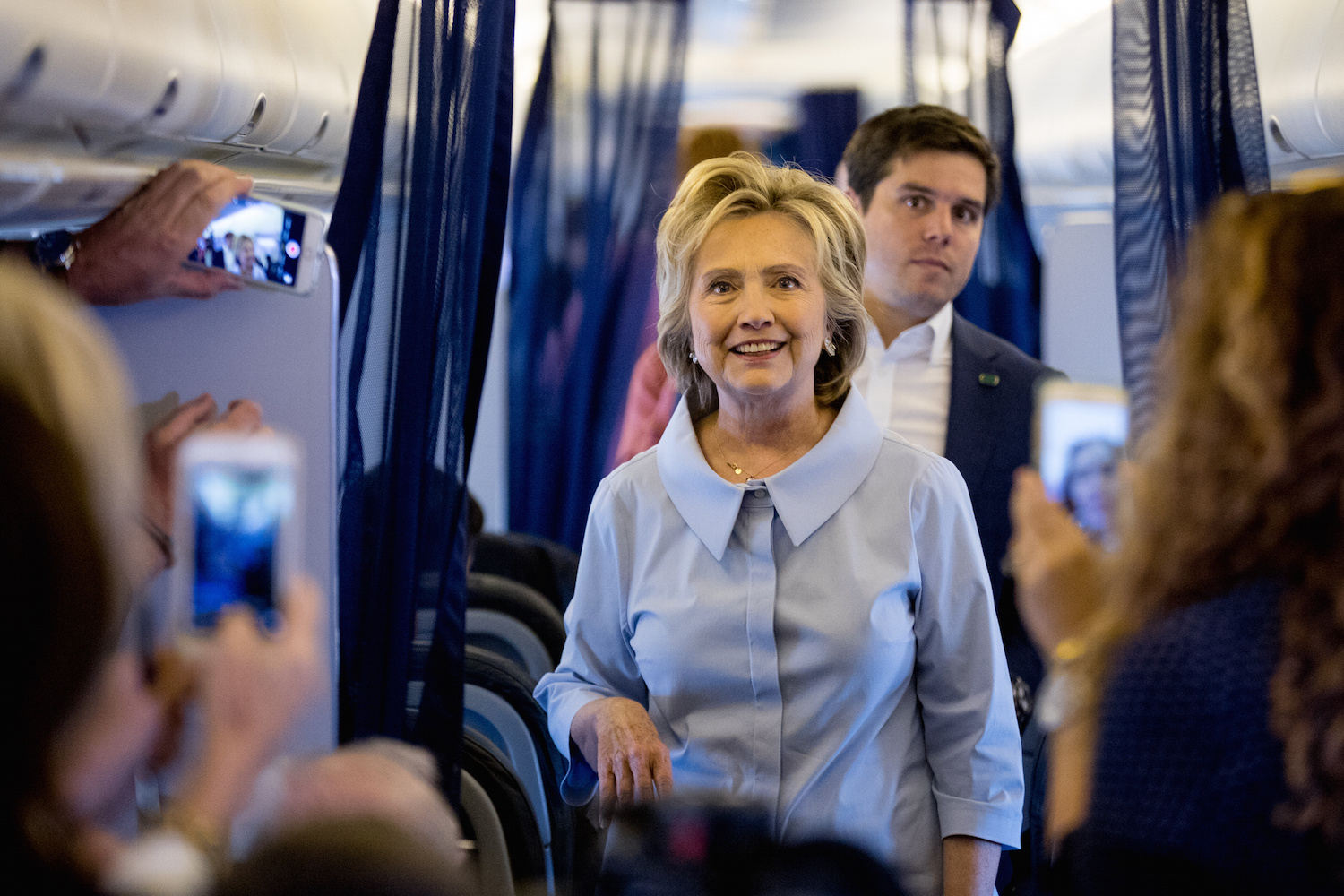 Clinton debuts new plane, with media on board