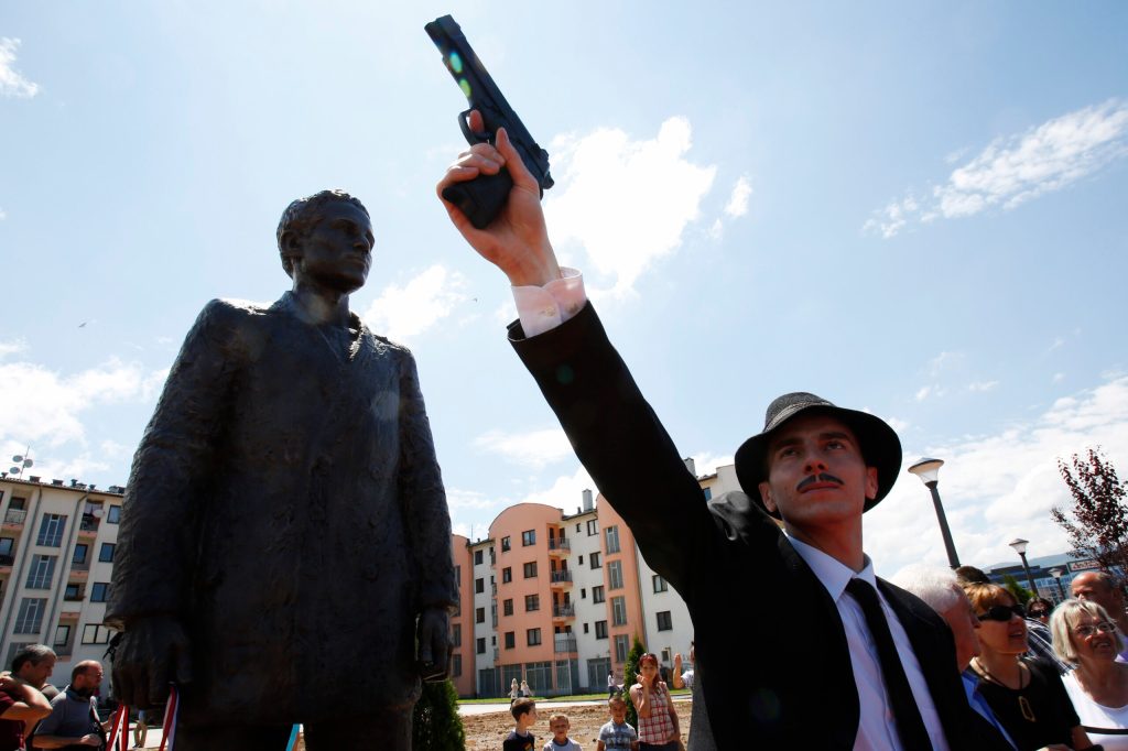 Bosnian Serbs erect statue to man who ignited WWI
