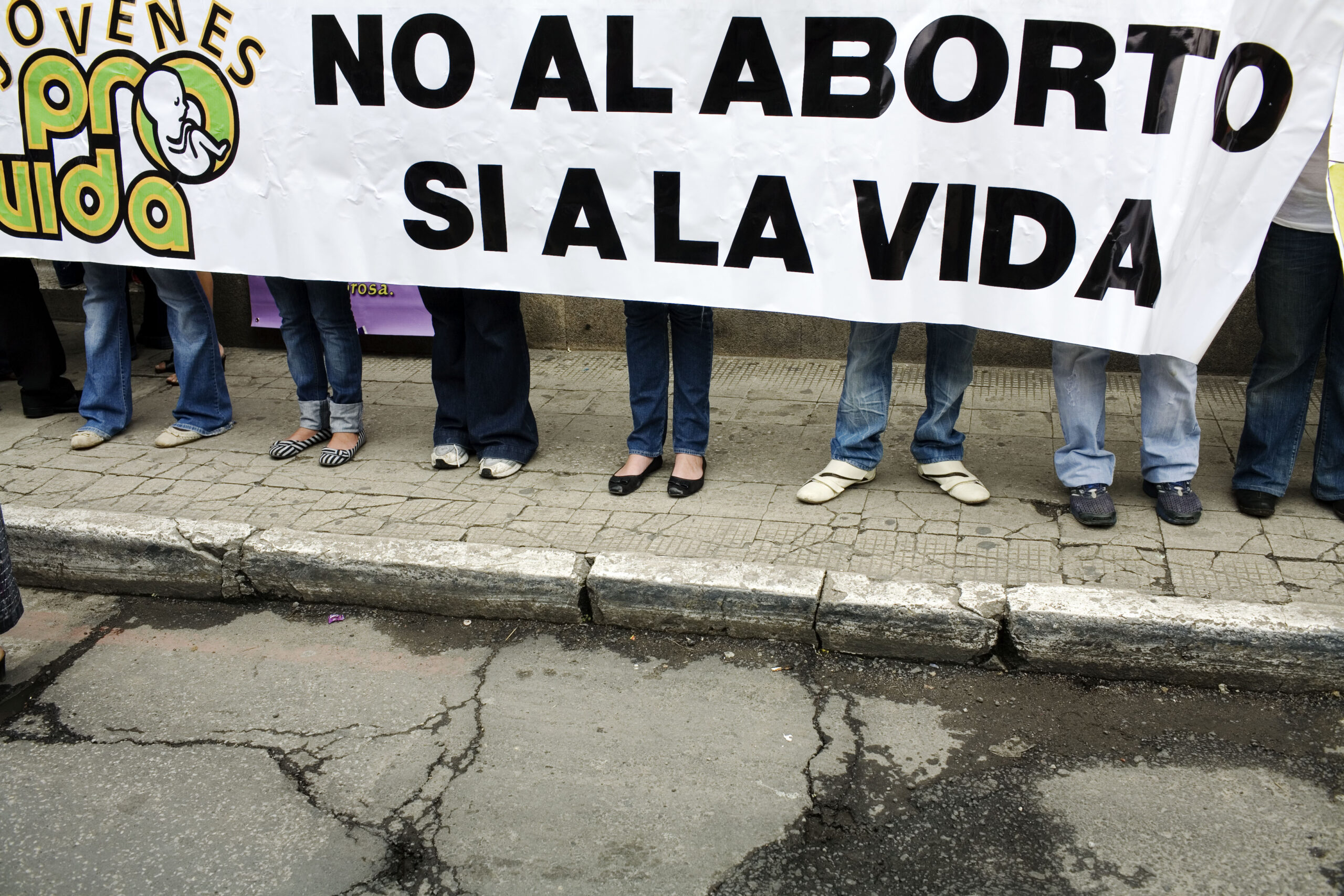 Guatemalan army blocks Dutch abortion ship from docking