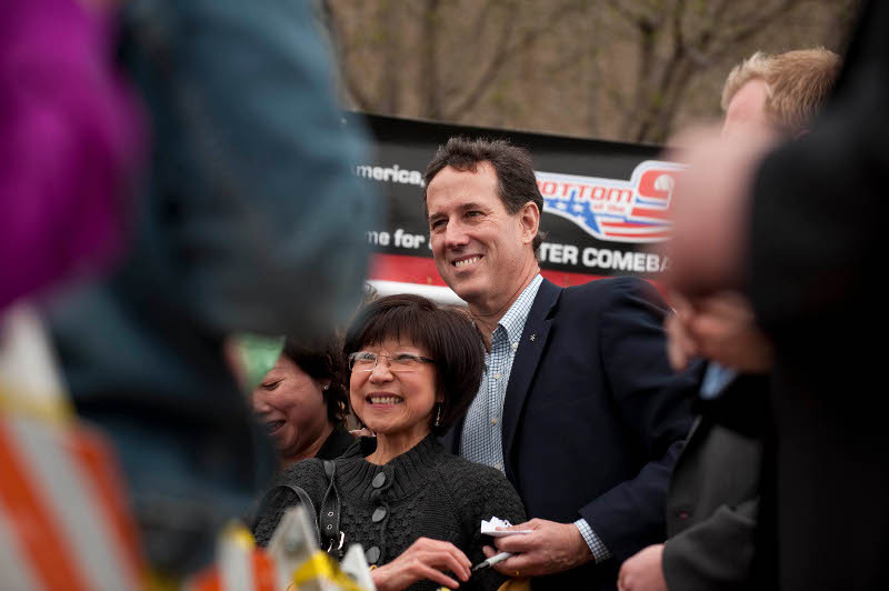 Santorum takes Kansas, Romney counters in Wyoming